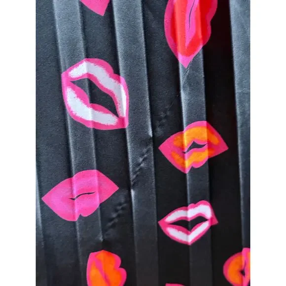 Amur Lip Print 💋 Afra Pleated Midi Dress 4